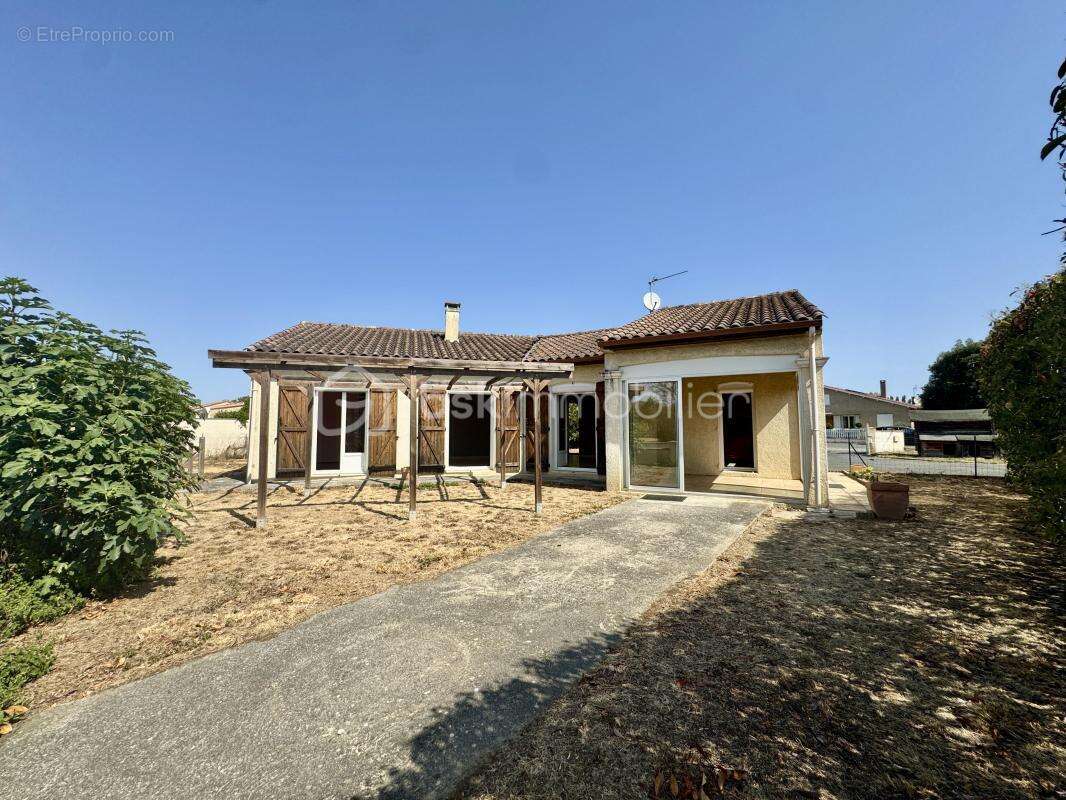 Plain-pied 3 chambres avec garage, piscine et grand terrain - photo 5