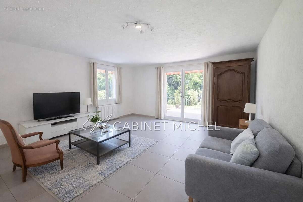 Maison à ROQUEFORT-LES-PINS