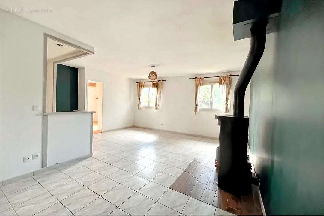 Maison à CRECY-LA-CHAPELLE