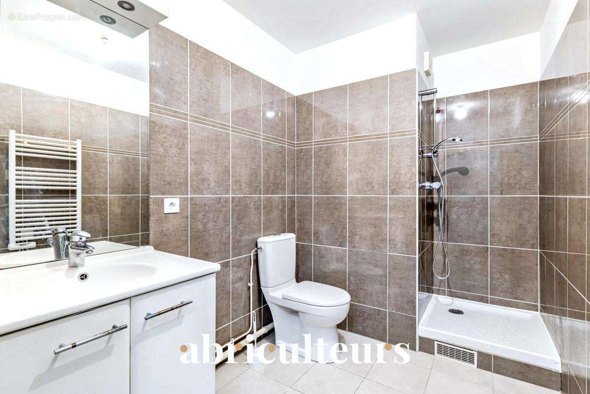 Appartement à COURBEVOIE