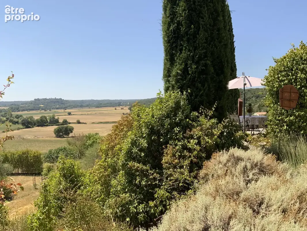 Villa d'architecte en position dominante de plain pied et sa vue panoramique. - photo 1