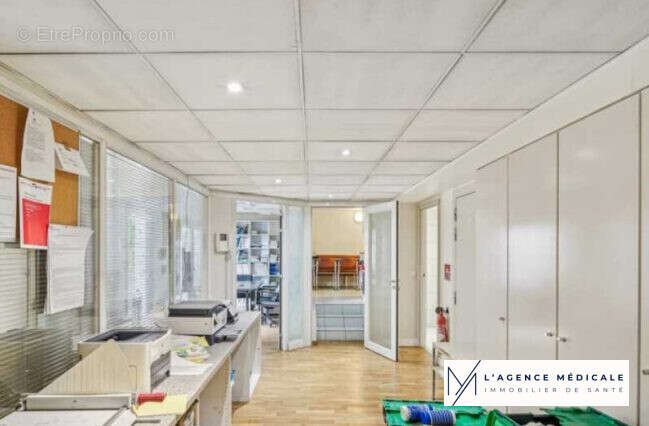 Commerce à PARIS-16E