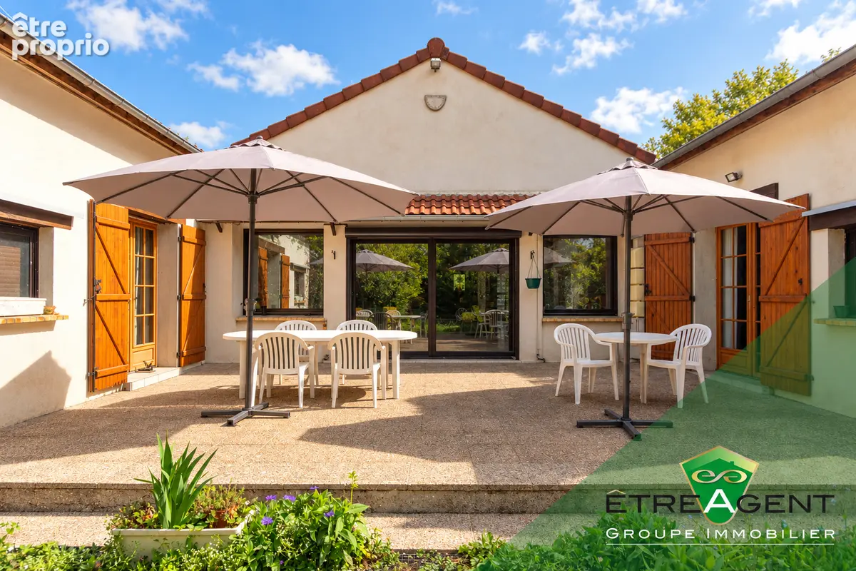 Maison de PLAIN-PIED LE VAL DORÉ - 208 m² - 5 chambres - photo 1