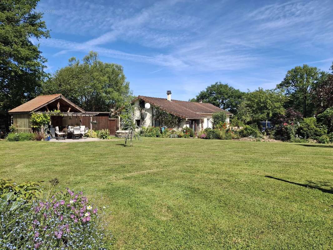 Maison à BUSSIERE-POITEVINE