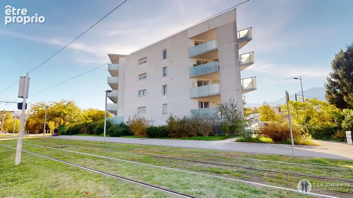 Appartement T4 de 93 m2 avec terrasse de 19m2 + garage - photo 2