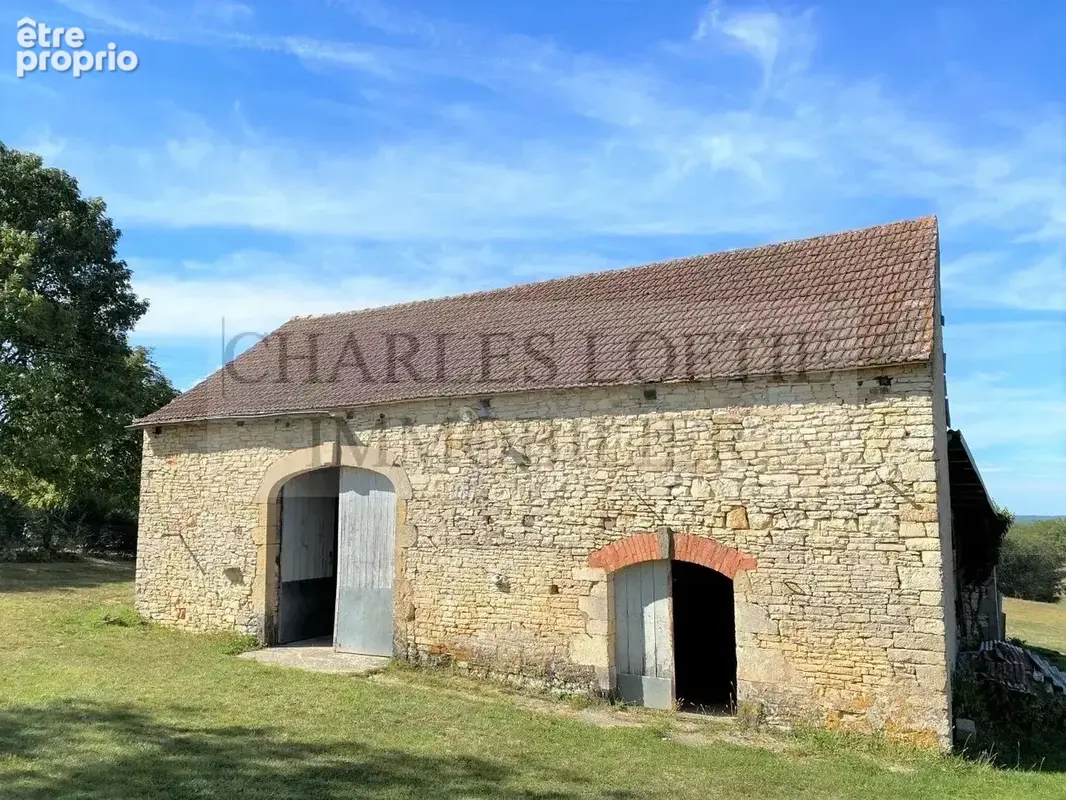 Ancien corps de ferme avec nombreux bâtiments sur 2 ha de terrain, avec belles vues sur la campagne environnan - photo 26