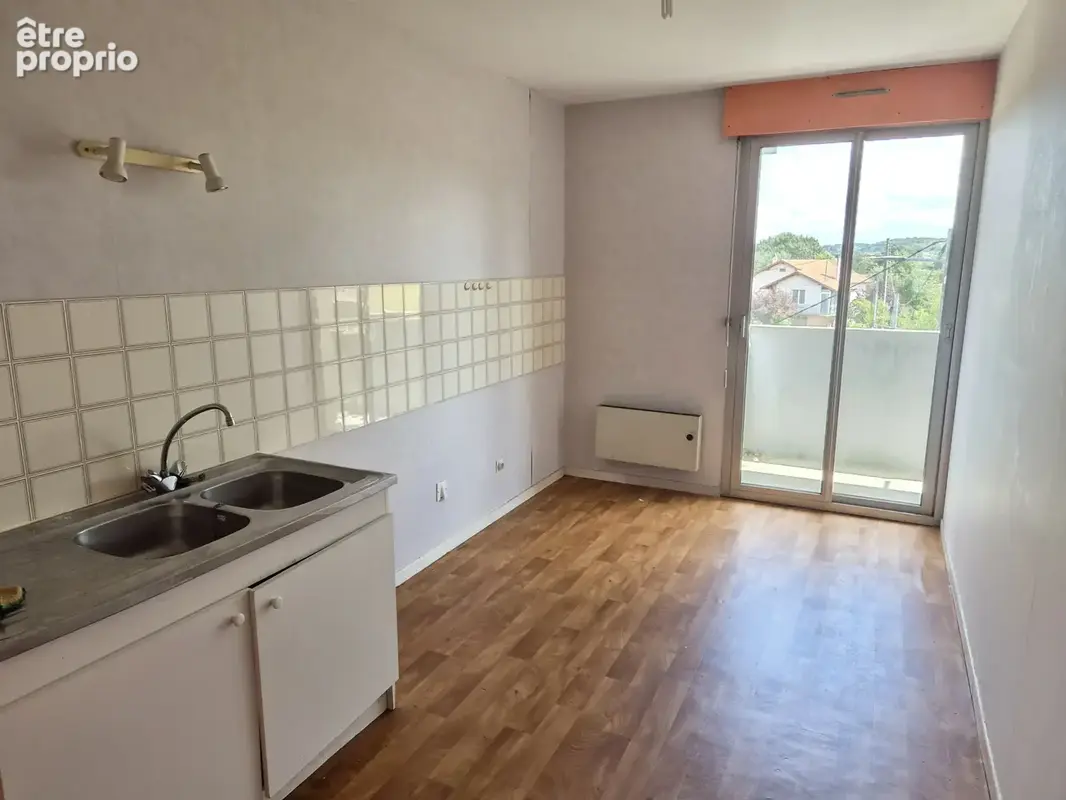 Appartement T3 - 71m2 + balcons, garage et cave - photo 5