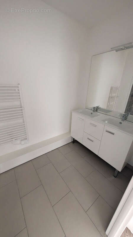 Très bel appartement t3 69 m² avec cour  en état neuf !!! - photo 6