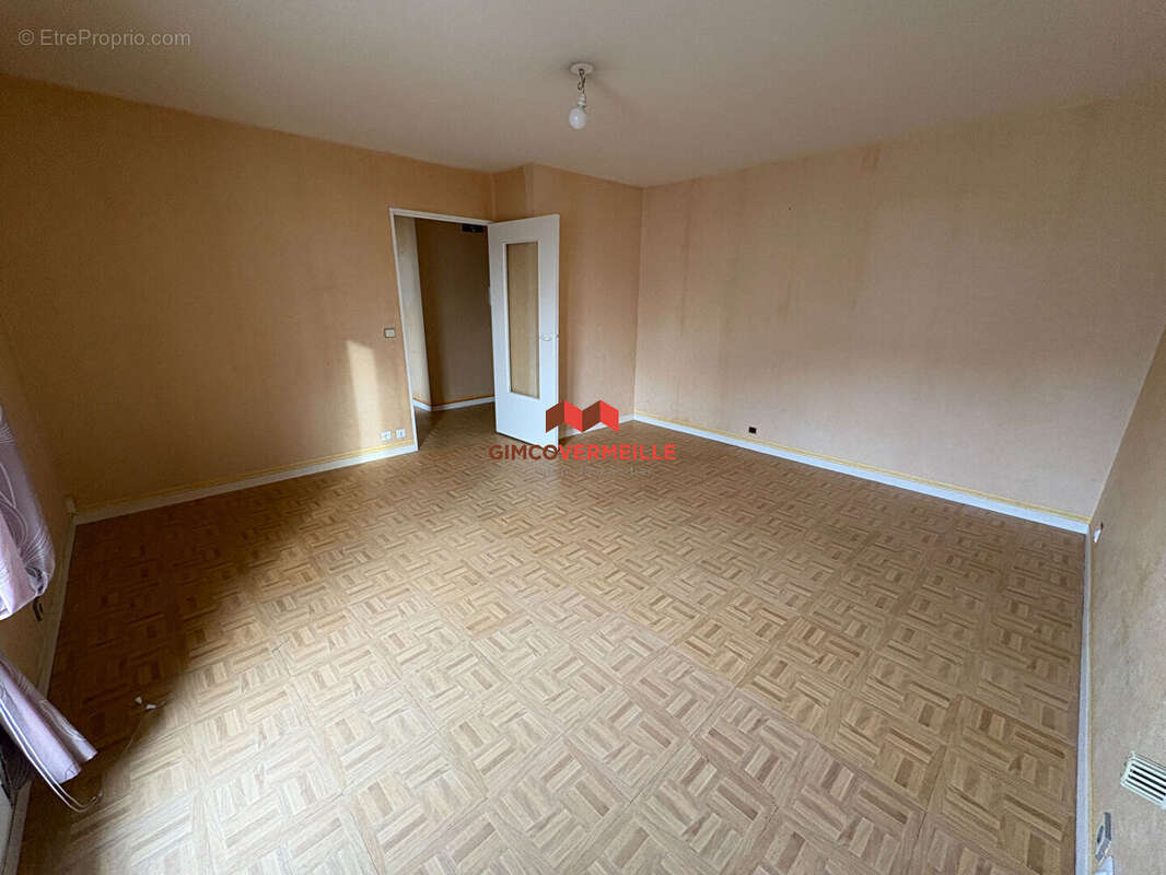 Appartement à MONTIGNY-LE-BRETONNEUX