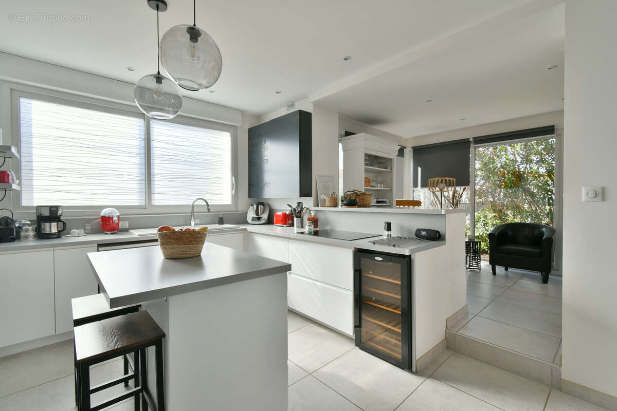 Maison familiale avec petit jardin et garage - photo 2