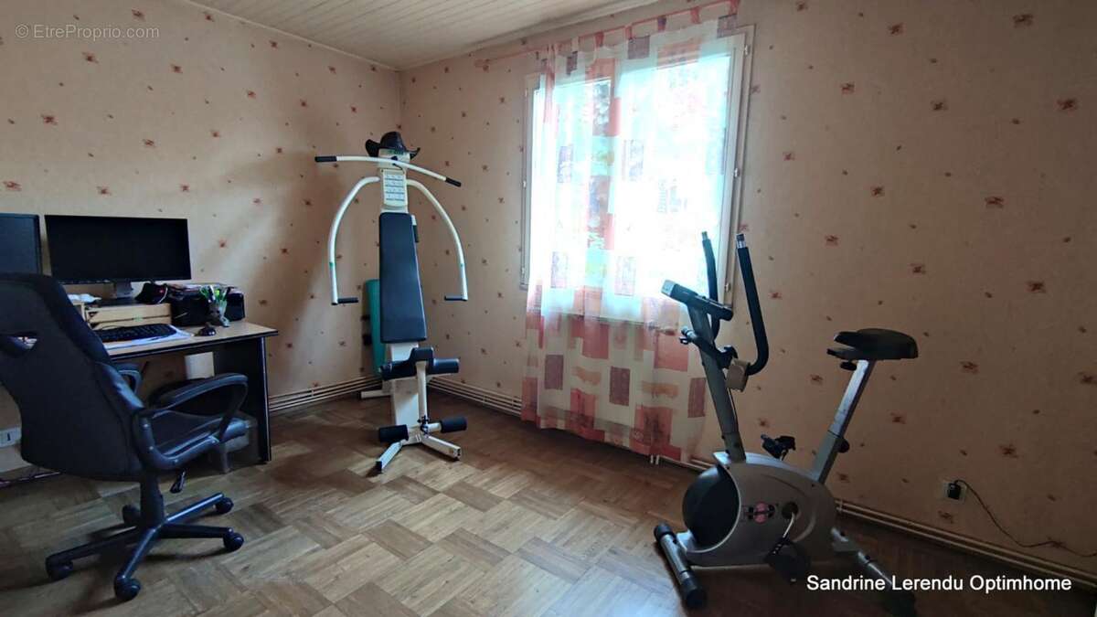 BARENTIN – Maison familiale de plain-pied, 5 chambres, toiture récente et jardin paysager - photo 11