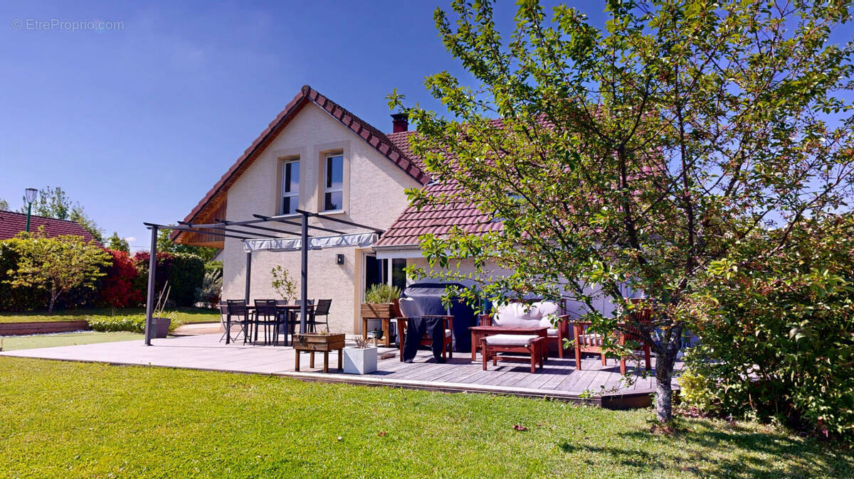 Maison à AUXON-DESSUS