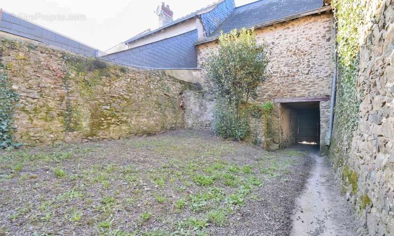 Maison à SAINT-DENIS-D&#039;ANJOU