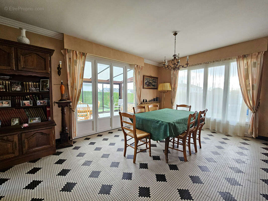 Maison à FRANQUEVILLE-SAINT-PIERRE