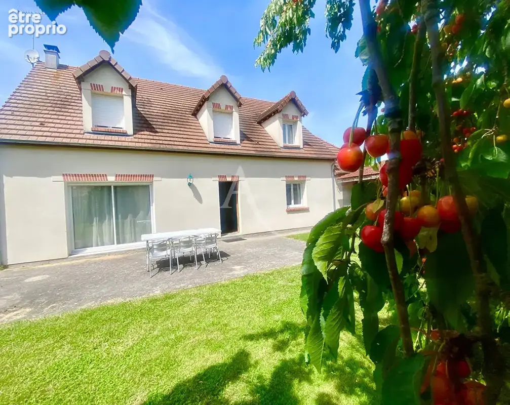 Maison familiale bourg de Chaingy  5 chambres garage, jardin. - photo 2