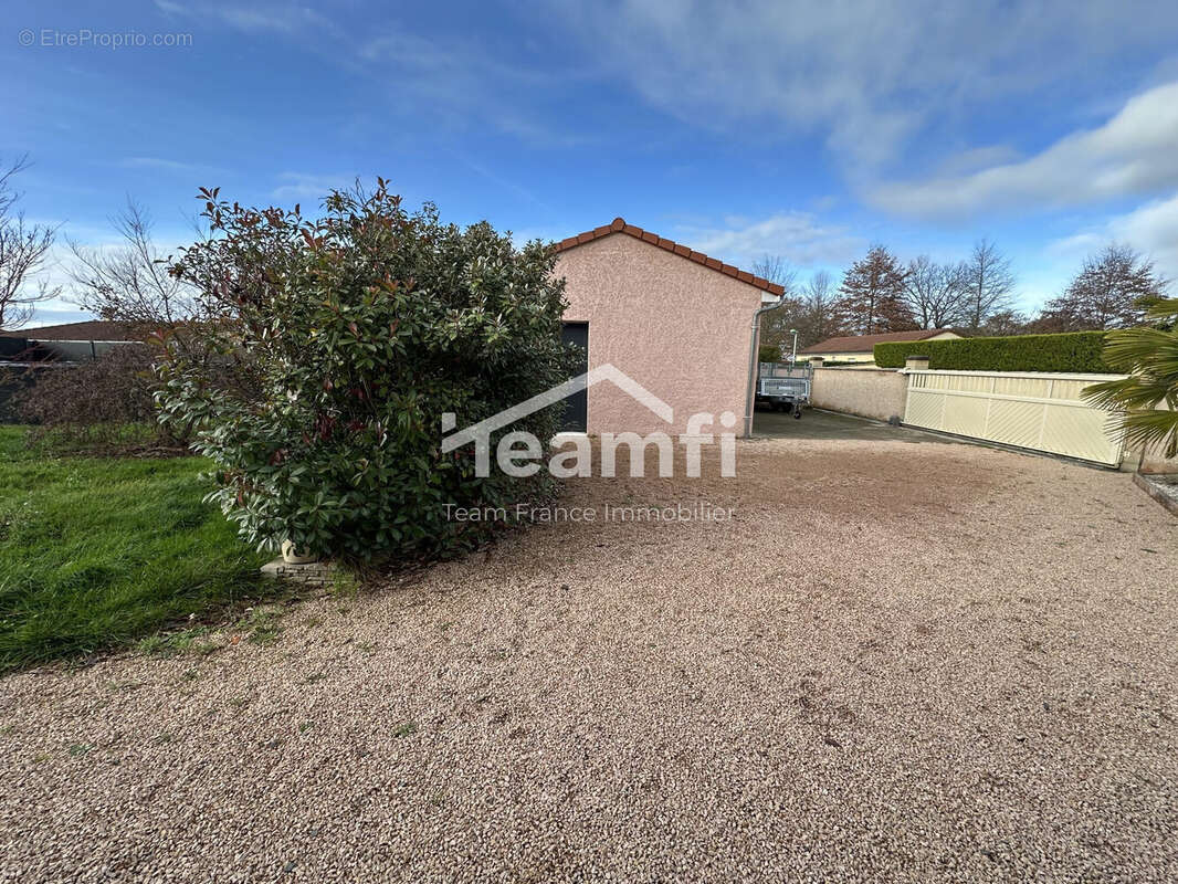 Maison à PUY-GUILLAUME