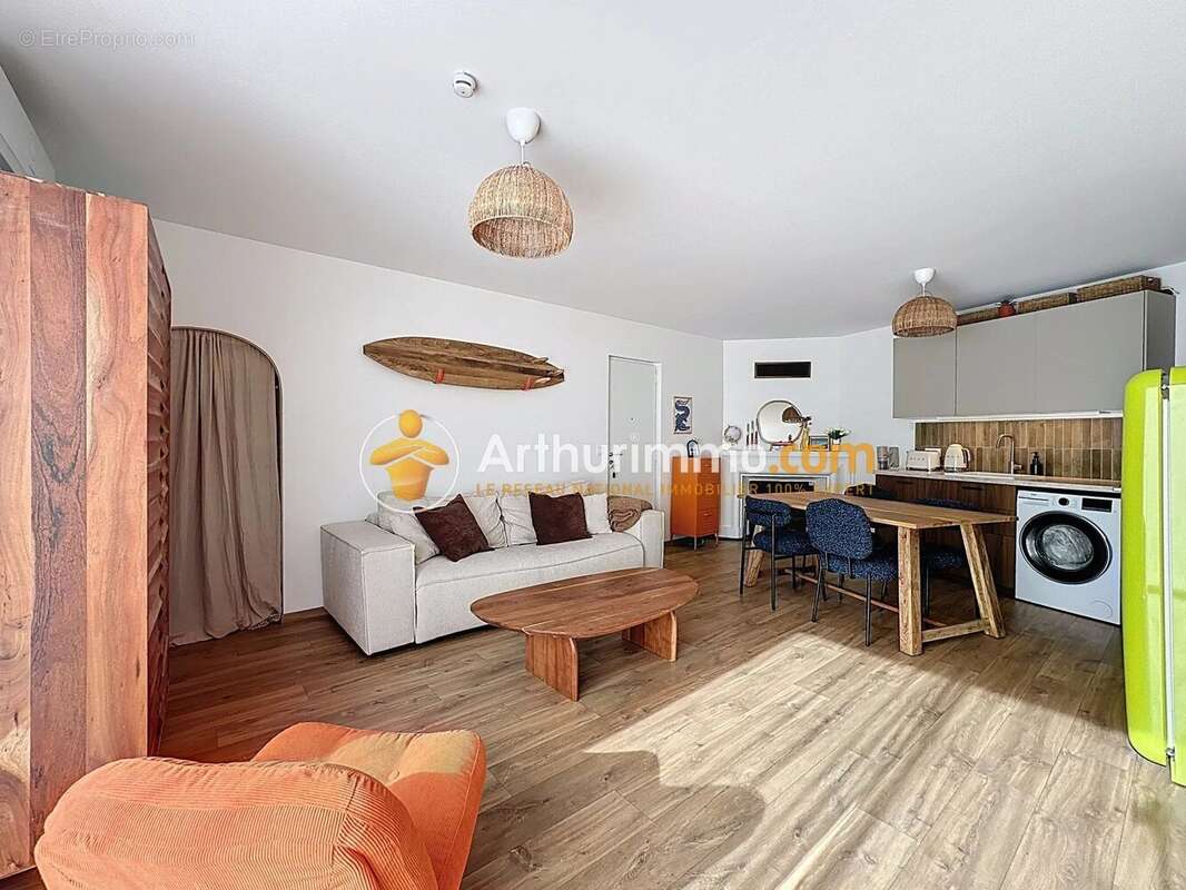 Appartement à NIVOLAS-VERMELLE