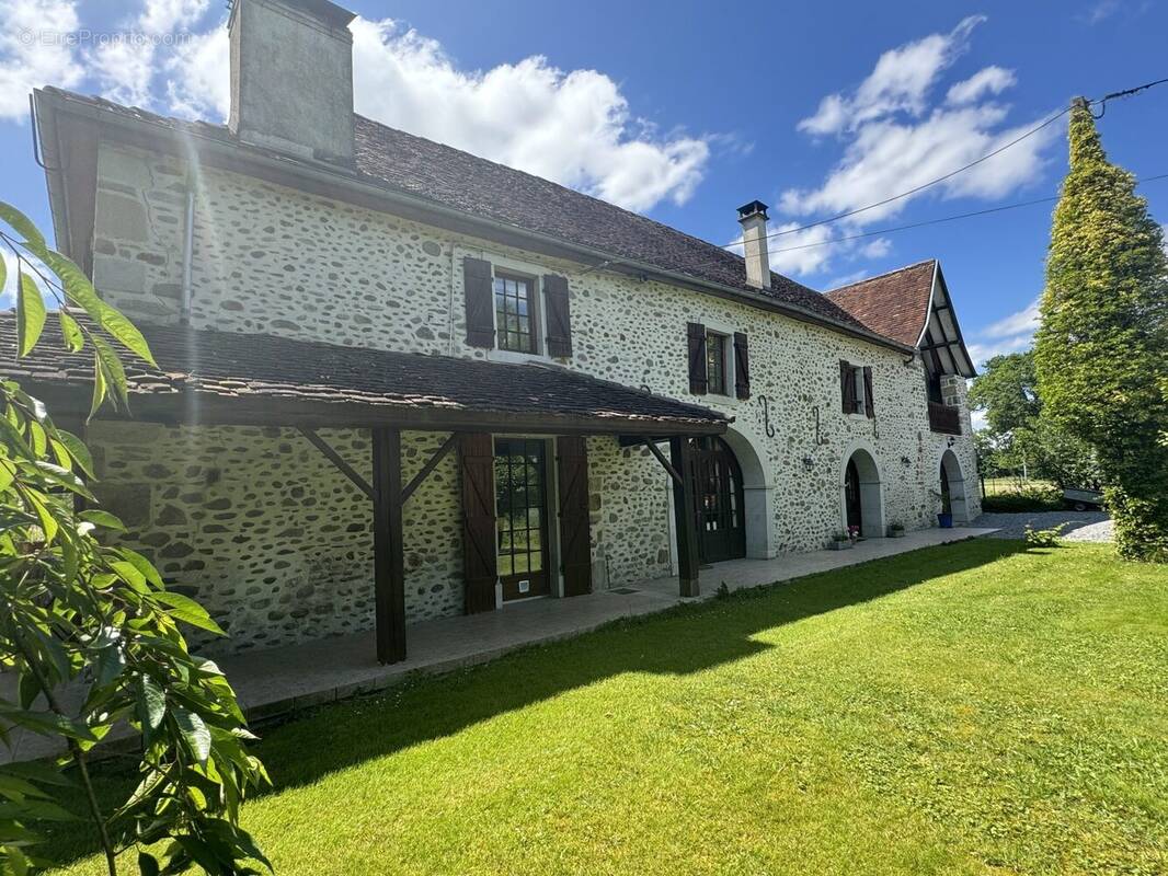 Maison à SAUVETERRE-DE-BEARN