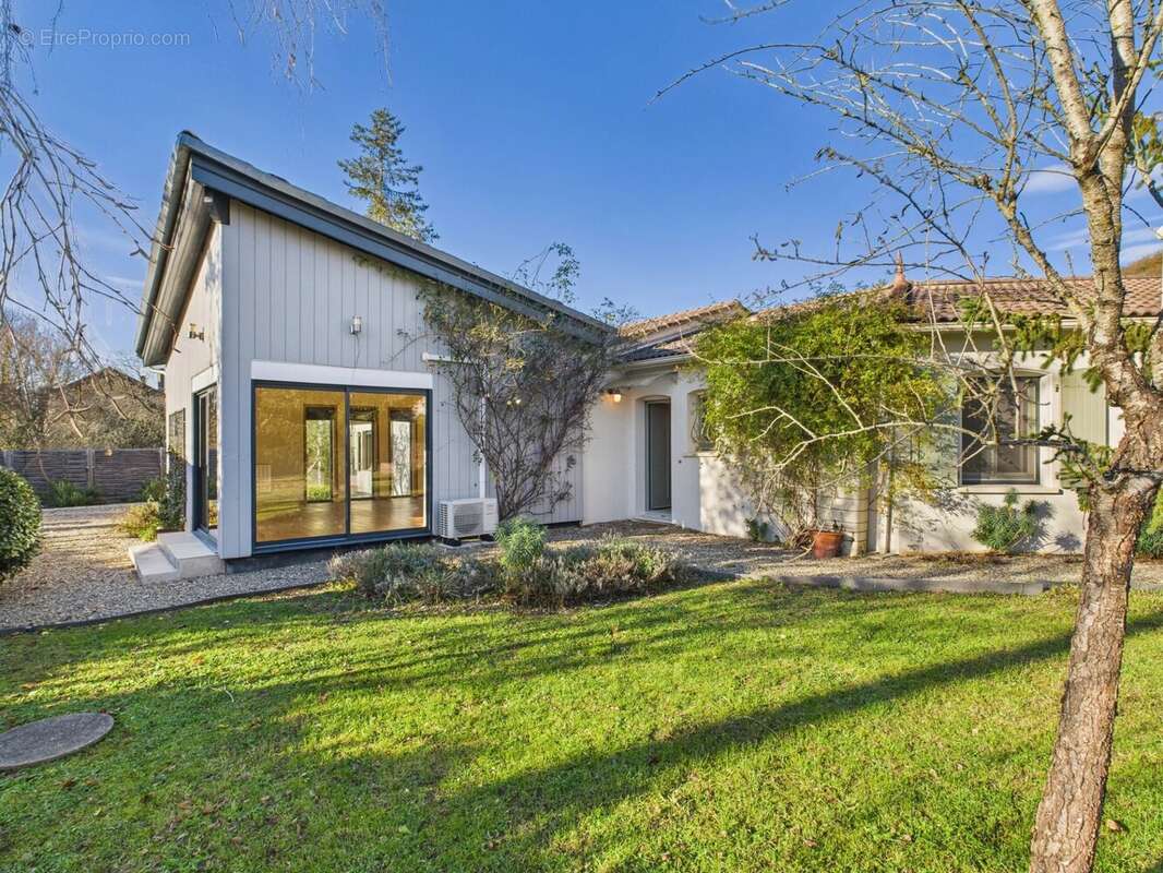 Maison à MONTAIGU-DE-QUERCY