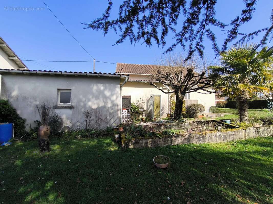 Maison à SAINT-JUNIEN