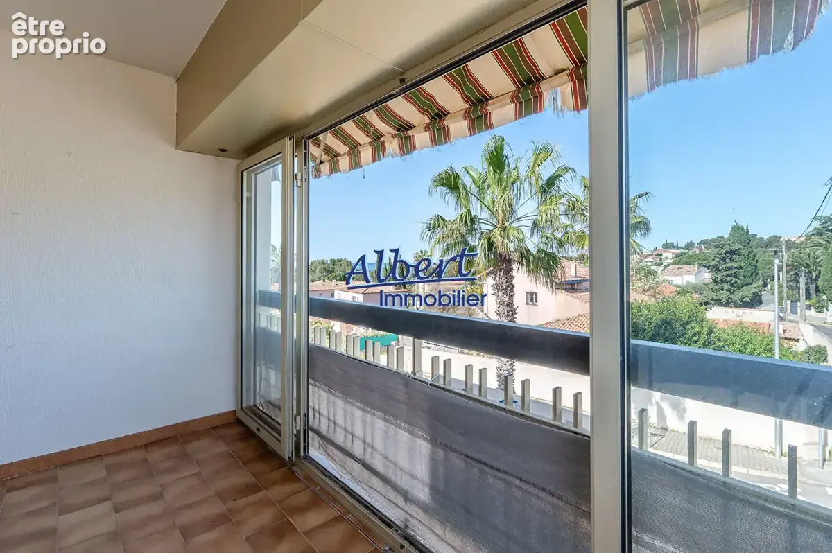 Appartement 2 pièces à vendre à Bandol, dernier étage avec vue dégagée - photo 3