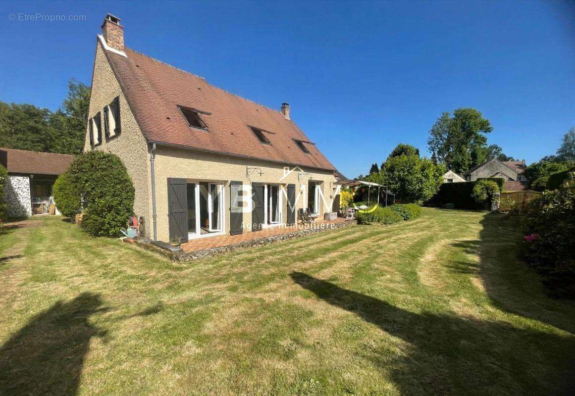 Maison à LA CELLE-LES-BORDES