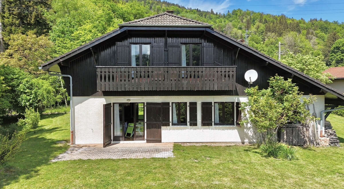 Magnifique chalet dans un ecrin de verdure  sur la commune de saint-andre-de-boege - photo 3