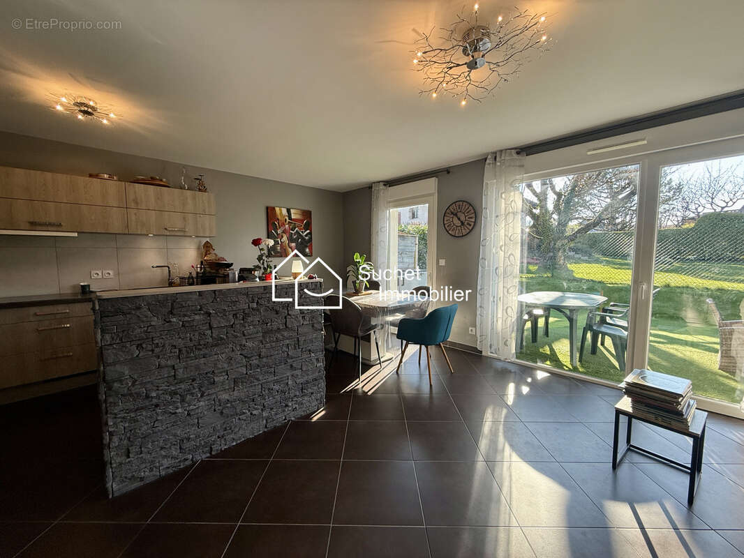 Appartement à POISY
