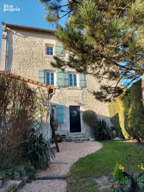 Maison à FRONTENAY-ROHAN-ROHAN