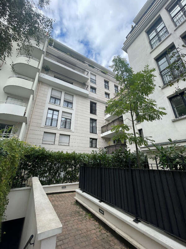Appartement à SURESNES