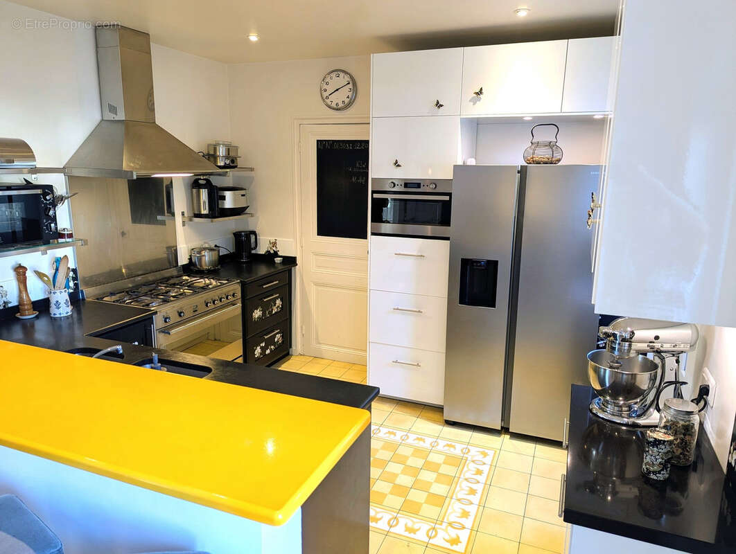 Quartier tribunal, maison 5 chambres, sous-sol total.... - photo 5