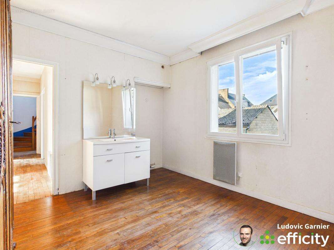 Maison 180 m² à Saint-Hilaire-Du-Harcouet  - photo 7