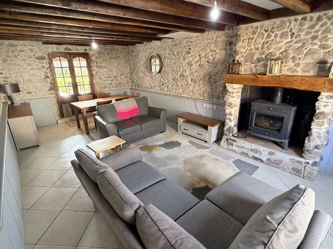 Maison à SAINT-LEGER-MAGNAZEIX