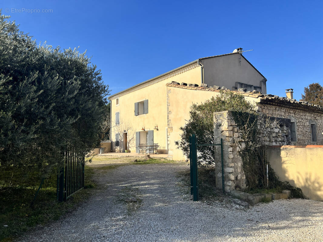 Maison à PERNES-LES-FONTAINES