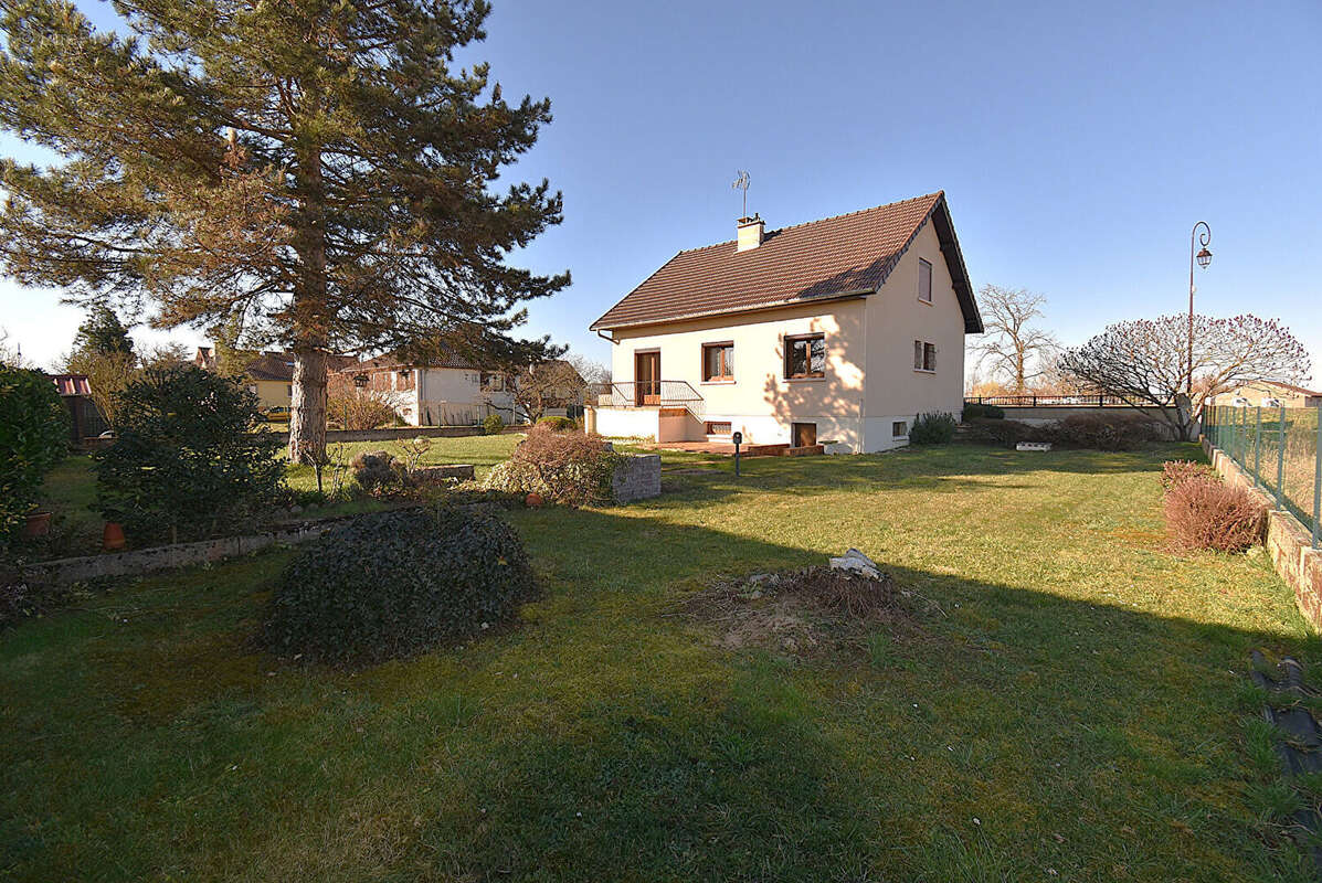 Maison à SAPIGNICOURT