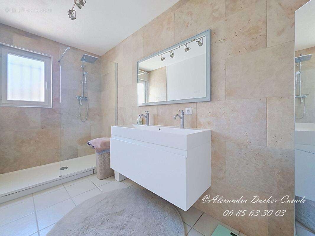 Exclusivité - maison de plain-pied avec piscine et garage - photo 7