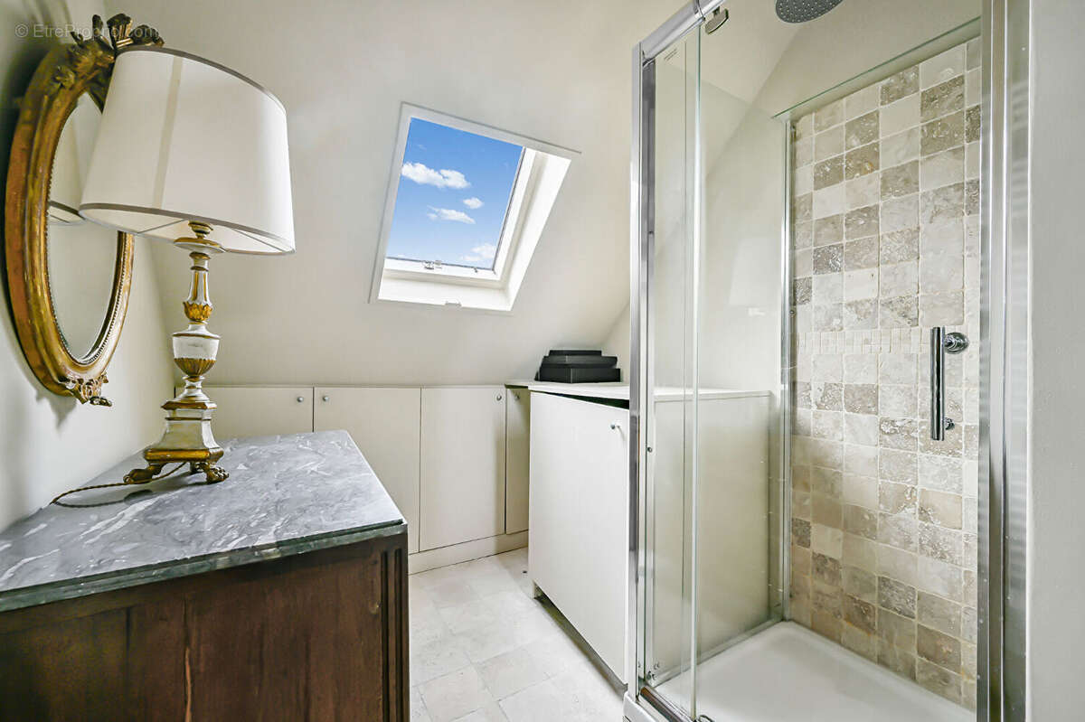 Appartement à PARIS-1E