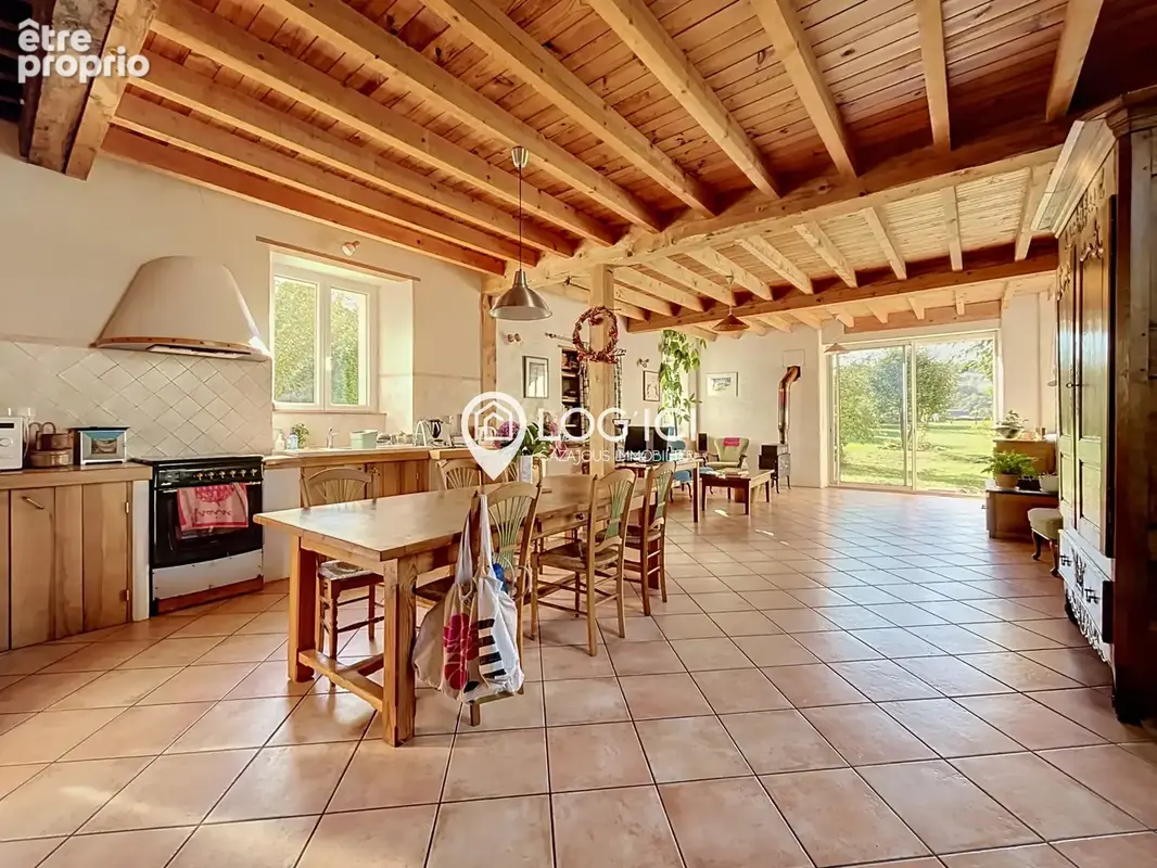 ARROS DE NAY - Véritable enclos béarnais rénové édifié sur un terrain de 3900 m2 - photo 11