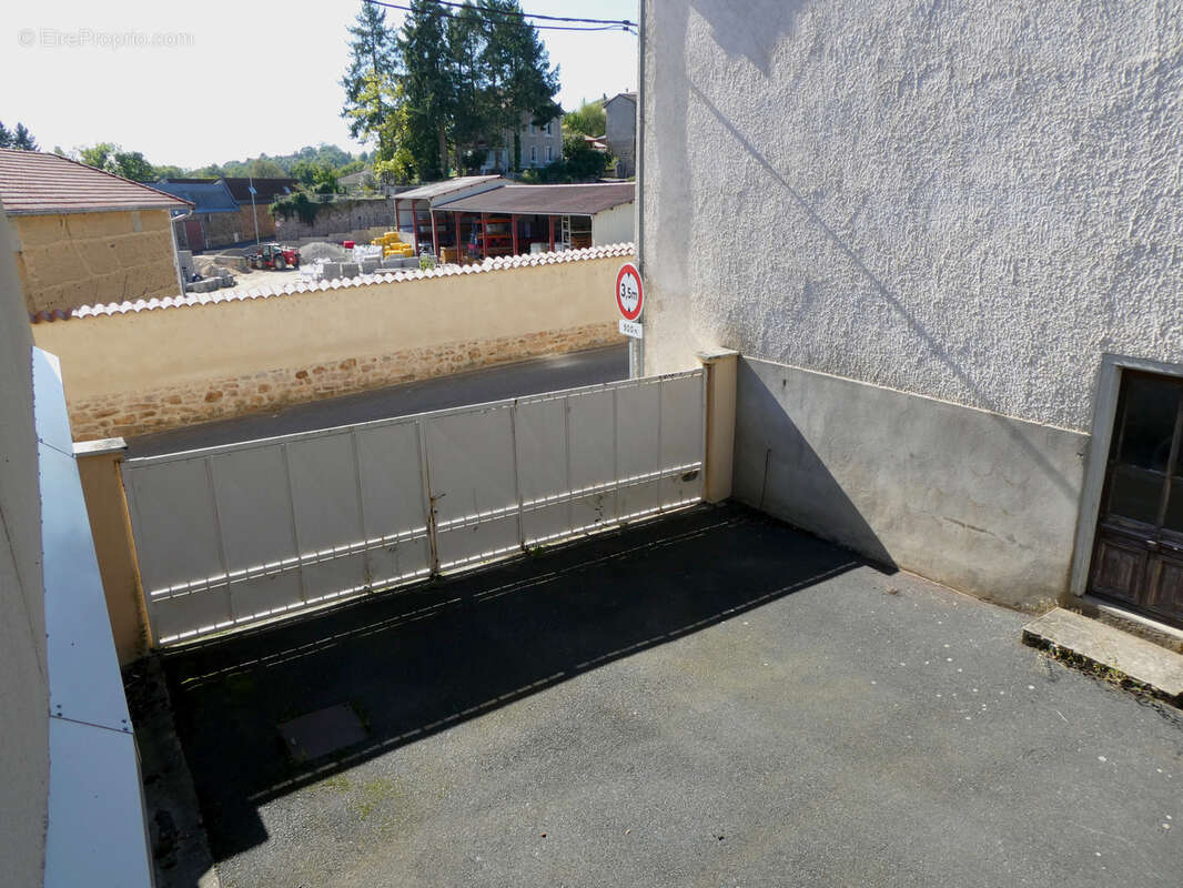 Maison à CHAMBOST-LONGESSAIGNE