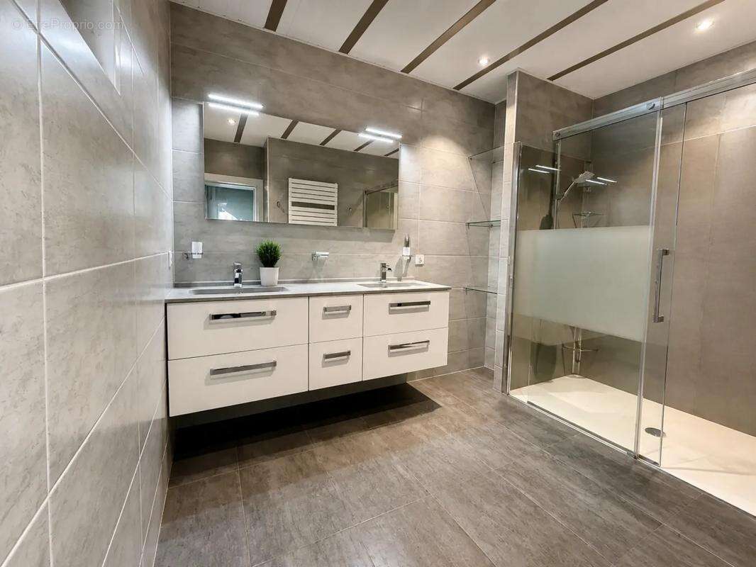 Maison de 11 pièces de 300 m² à Steinbach - photo 12