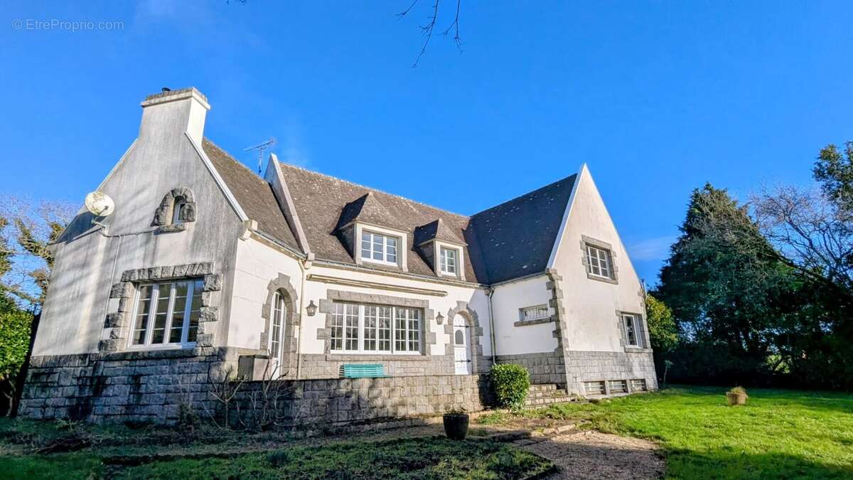 Maison à PLONEVEZ-PORZAY