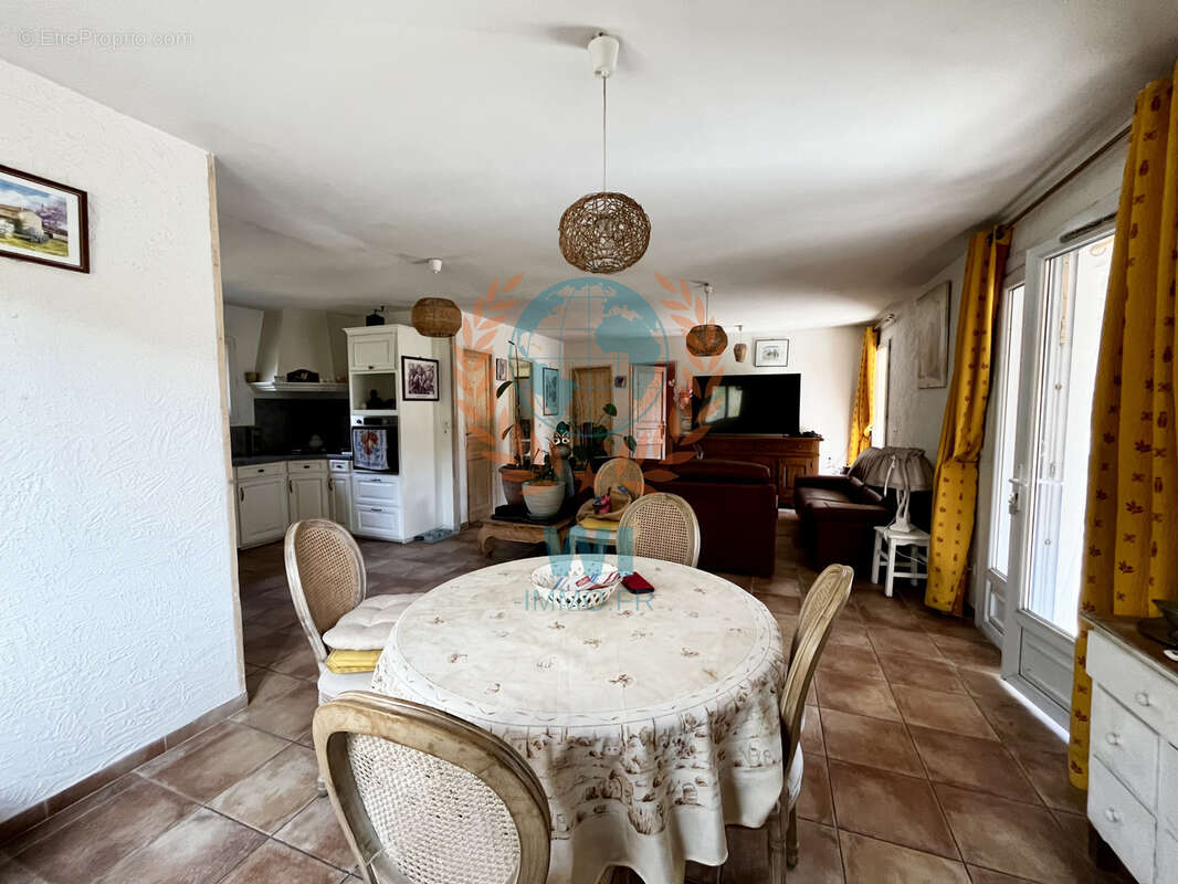 Maison de plain pied avec petite piscine - photo 2