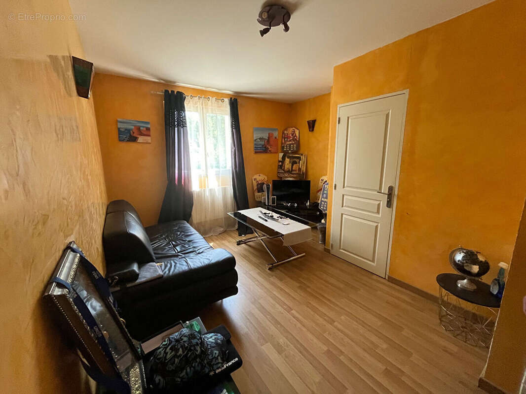 Maison à FOLLAINVILLE-DENNEMONT