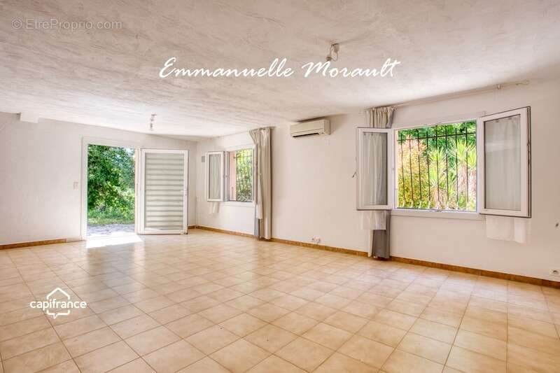 Maison à BAGNOLS-EN-FORET