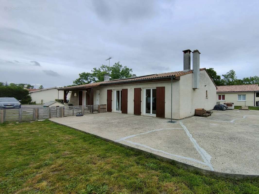 Maison à SAINT-MICHEL-DE-RIEUFRET