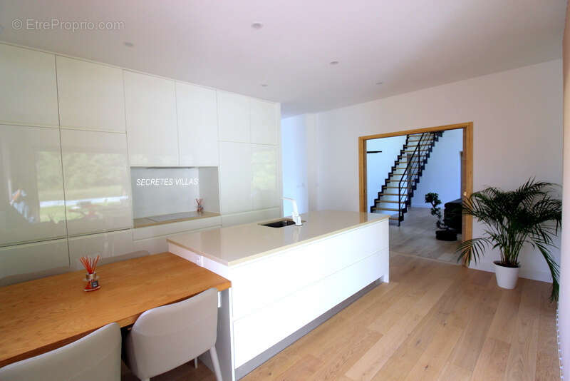 Maison à FARGUES-SAINT-HILAIRE