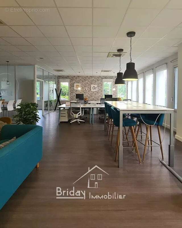 Commerce à SAINT-GENIS-LAVAL