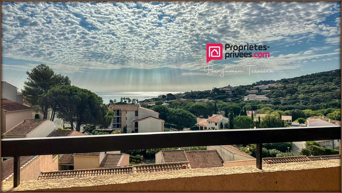 Appartement à ROQUEBRUNE-SUR-ARGENS