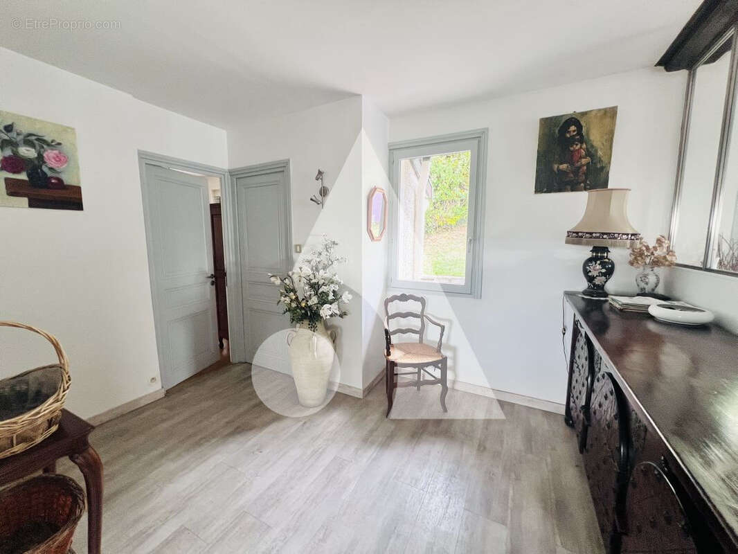 Belle maison avec piscine sur la côtière à Neyron - photo 11