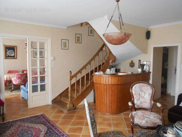 Grande maison familiale + 2 maisons en pierres sur 668 m2 de terrain - photo 5